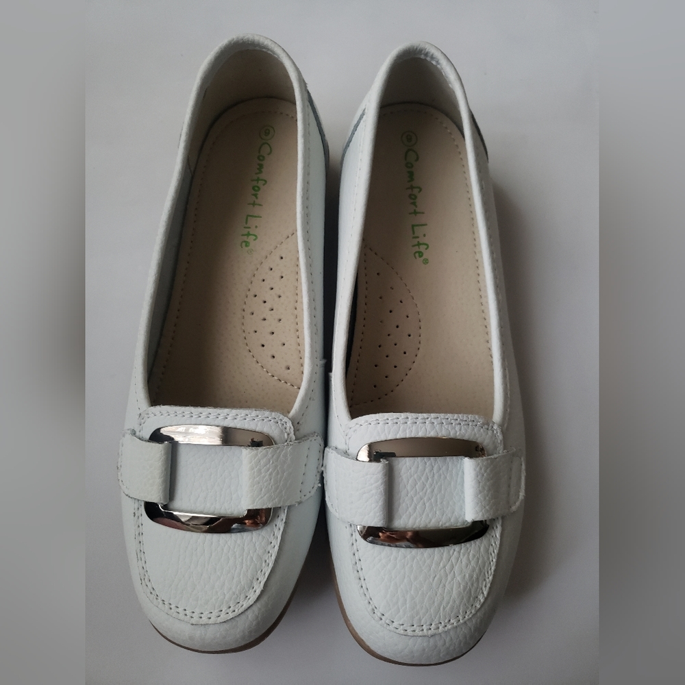 COMFORT LIFE Baby Blue Leather Slip-on Silver Belt Buckle Toe Loafer Size 9